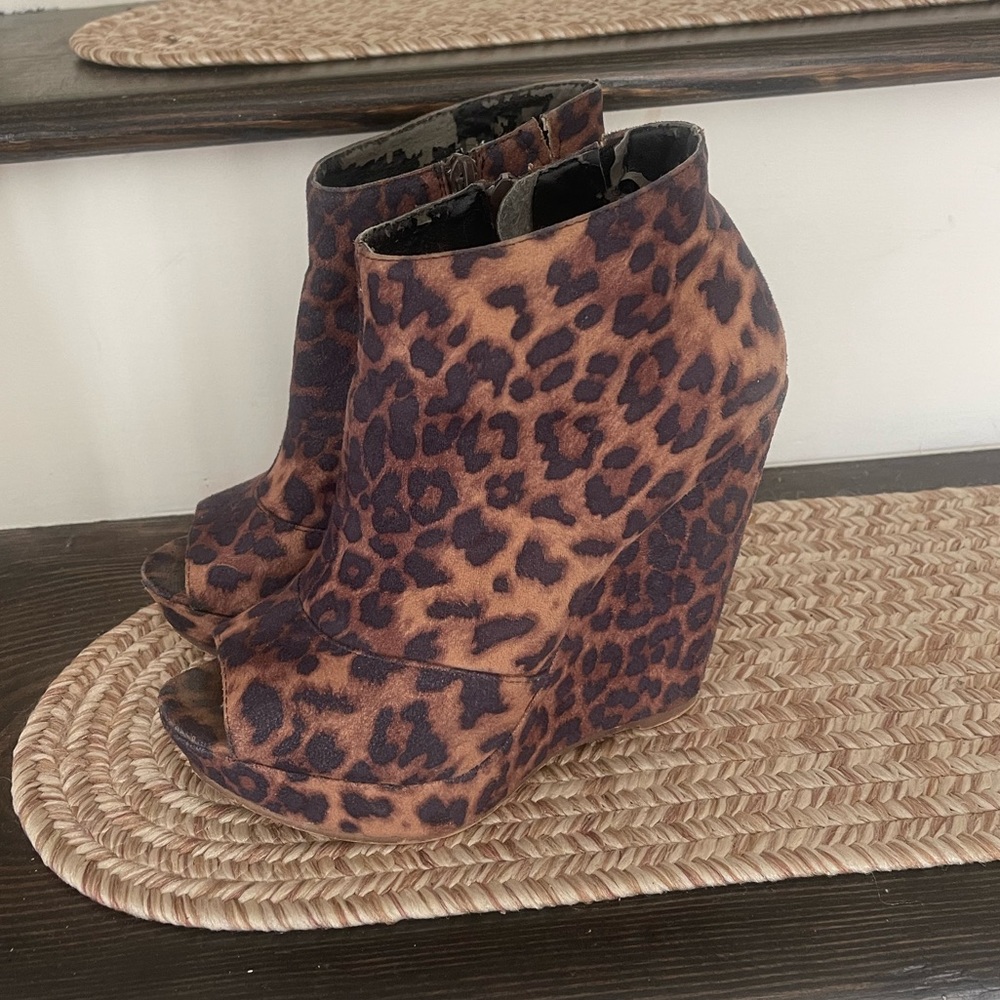 Chinese Laundry faux suede leopard wedge peep toe